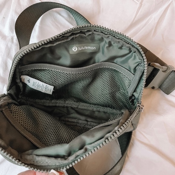 *SOLD* Lululemon Belt Bag - Picture 3 of 3